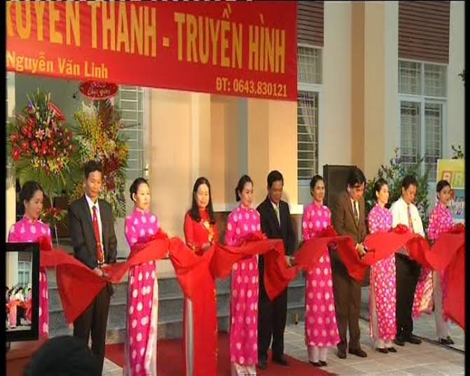Cắt băng khánh thành cụm công trình nhà làm việc Đài TT-TH huyện Côn Đảo và Trạm truyền dẫn – phát sóng truyền hình số mặt đất Đài PT-TH tỉnh BR-VT