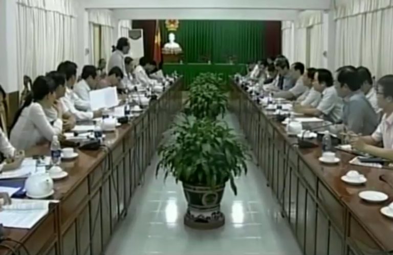 Quang cảnh cuộc họp