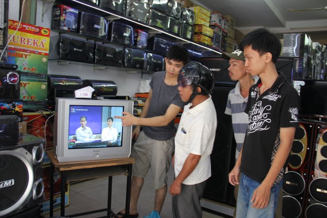 Đại lý điện tử dồn dập bán đầu thu số DVB-T2 trong ngày tắt sóng analog