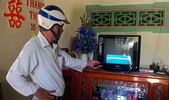 Những hộ nghèo đang dùng tivi analog sẽ được trang bị đầu thu truyền hình số.