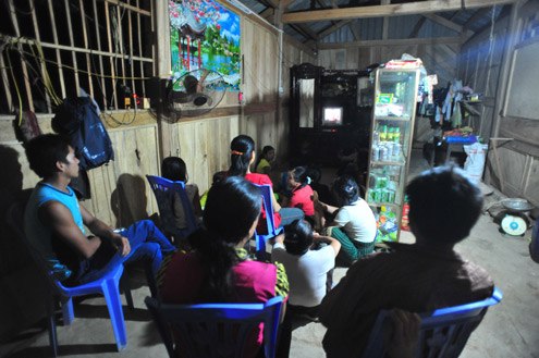 Các hộ nghèo, cận nghèo đang sử dụng tivi analog, chưa có đầu thu số DVB-T2, chưa dùng truyền hình trả tiền sẽ được nhà nước hỗ trợ 1 bộ thu truyền hình số mặt đất DVB-T2.