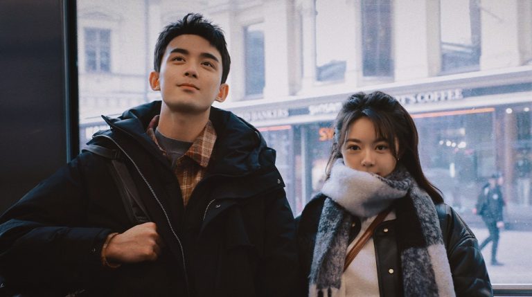 Giữa cơn bão tuyết