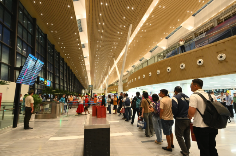 Đường bay từ TP.HCM dịp 30/4: Vé máy bay vẫn còn nhưng giá bắt đầu tăng